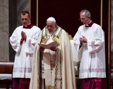 Папа Римский извинился после того, как ударил женщину по руке