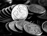 ЦБ повысил официальный курс рубля к доллару и евро
