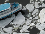 Экипаж застрявшего во льдах у Сахалина "Диомида" эвакуировали