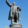 На Украине снесли Чапаева, а в Москве воздвигают монумент Владимиру