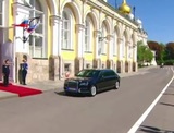 Путин прибыл на инаугурацию на новом российском лимузине