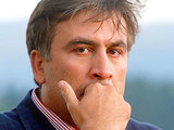 Очевидцы показали видеозапись прогулки Саакашвили с полуголым животом в аэропорту
