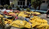 Число жертв землетрясения и цунами в Индонезии возросло до 832 человек