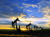 Нефть продолжает дешеветь на мировых биржах