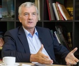 Основателя автоконцерна "Рольф" Петрова объявили в международный розыск