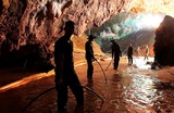 Власти Таиланда опубликовали видео операции по спасению детей из пещеры