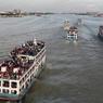 Паром с сотнями пассажиров перевернулся на реке Падма