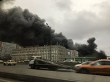 В Гатчине горит крыша торгового центра, а в Петрозаводске - общежитие