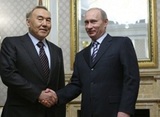 Путину подарили читательский билет библиотеки I главы Казахстана