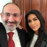 Пашинян показал фото с Ким Кардашьян после крестин её детей