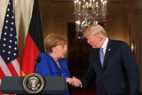 Трамп и Меркель обсудили антироссийские санкции