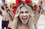 Активистки Femen обнажились у здания Рады