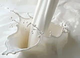 Медведев требует запретить именовать молоком сурогатные продукты