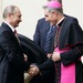 Путин встретился с Папой римским и подарил ему диск с фильмом Кончаловского