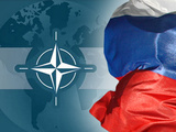 НАТО обвиняет РФ в поставках танков, БТР и артиллерии в Донбасс