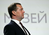 Премьер-министр Медведев тоже выходит в прямой эфир