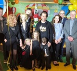 Алла Пугачева пришла на день рождения внучки в образе юной девушки
