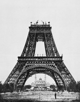 Террористы пытались взорвать Эйфелеву башню и Лувр