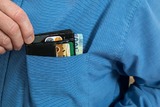 Россиянам запретят снимать деньги с анонимных электронных кошельков и карт