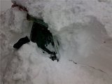 Снегоуборочный трактор раздавил "Оку", приняв ее за сугроб