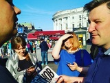 Полицейские Петербурга запретили читать «Коммерсант» на Невском
