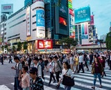Япония выплатит гражданам почти по тысяче долларов, в России пока предлагают только кредиты