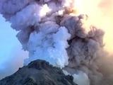 Вулкан Шивелуч на Камчатке продолжает плеваться пеплом