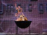 Паралимпийский огонь зажгли от жаровни под бубен шамана