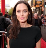 Друг Анджелины Джоли: "Она в жутком состоянии, продолжает худеть из-за измен Питта"
