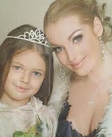 Настя Волочкова отправила дочь в школу в гламурном стиле (ФОТО)