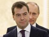 Путин не жалуется на свою зарплату и зарплату Медведева