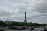 В Париже канатоходец Дени Жосслен прошел по тросу над Сеной