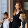 Двое детей хотят переехать от Анджелины Джоли к Брэду Питту