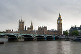 В Лондоне студенты заблокировали Вестминстерский мост