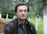 Сергей Безруков стал рок-музыкантом и представил дебютный трек