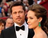 Свадьбу Джоли и Питта в США признали ненастоящей