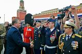 Россия тратит на оборону чуть ли не больше всех в мире
