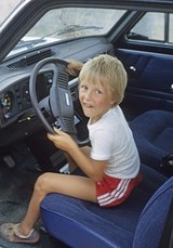С нового года оставлять детей без присмотра в автомобиле запрещается