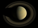 Рассвет на Сатурне: десятки лун и моря льда (ФОТО)