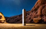 Фотограф запечатлел исчезновение "странного" монолита из пустыни