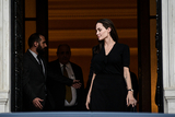 Папарацци поймали Анджелину Джоли за осмотром нового дома