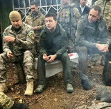 Зеленский поспорил с добровольцами в Донбассе о необходимости разведения сил