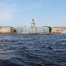 Теплоход со свадьбой врезался в опору моста в Санкт-Петербурге