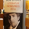 Новость о награждении Нобелевской премии лишила Боба Дилана "дара речи"
