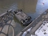 Полуторагодовалая малышка выжила, проведя 14 часов в упавшей в реку машине