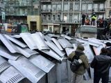 В Киеве захвачен штаб Партии регионов, взят заложник
