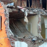 В Одинцове обрушилась стена здания, есть пострадавшие