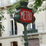 В парижском метро женщина порезала бритвой четыре человека