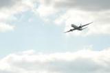 В США самолет прервал полет из-за пассажира, который отказался платить за плед