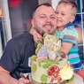 Сынишка Сумишевского впервые после страшной аварии встретил день рождения без мамы, но с папой